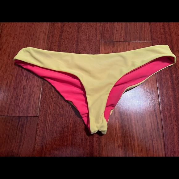 Cheeky reversible scrunch butt bikini bottoms XS - Picture 3 of 4